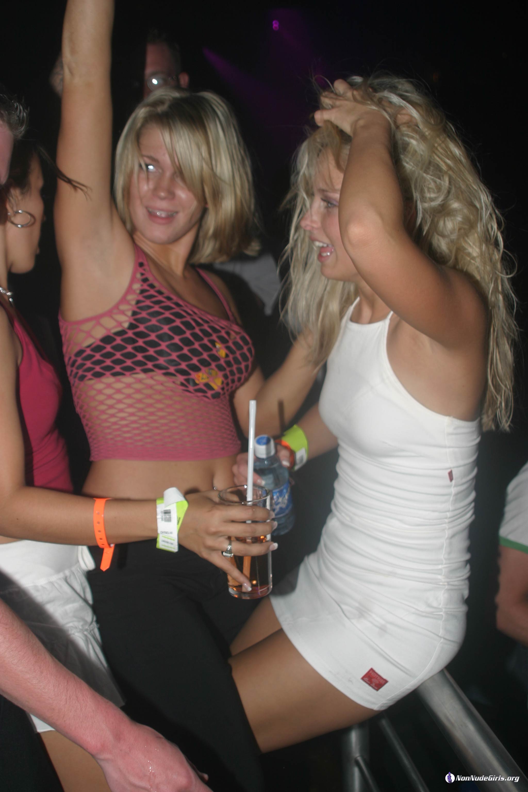 chubby girls thick asses hot bikini nide teen